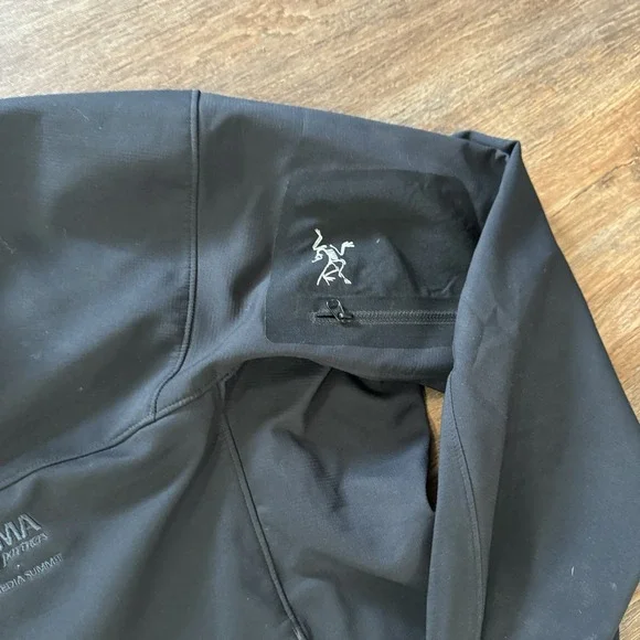 Arcteryx Epsilon AR Men's Size XL Company Logo‎ Gorpcore Trendy Outdoors